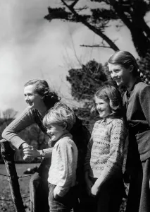 1947 Prints: Daphne Du Maurier / Kids