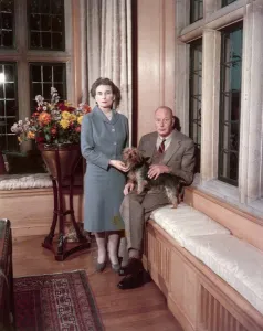 Gloucester Prints: Duke and Duchess of Gloucester at home, 1960