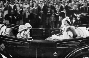 Landau Prints: The Duke and Duchess of York and their daughters