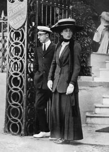 Yachting Prints: The Earl and Countess of Annesley at Cowes, 1910