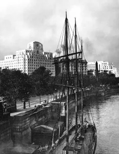 Sailing Prints: The Embankment, London, 1932