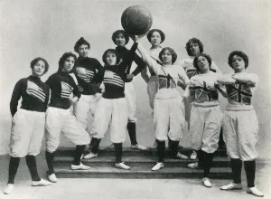 America Prints: English and American netball teams at the Alhambra