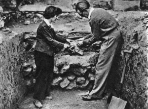 Volunteer Prints: Excavating in the bombed Cripplegate area