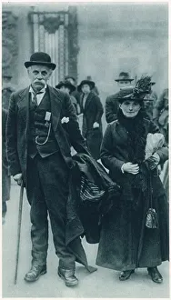Bravery Prints: Fallen solder's mother and father receiving Victoria Cross