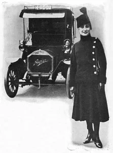 Regent Prints: A female hat shop porter, WW1