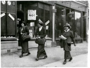 Post Prints: Female postal workers in London, c. 1915