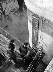 20th Prints: The Flood-Scale on the Pont Neuf, Paris, November 1910