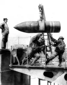 Artillery Prints: French soldiers hoisting an artillery shell