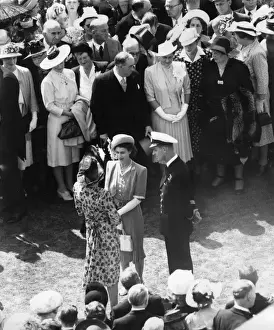 Chatting Prints: Garden Party at Buckingham Palace - Princess Elizabeth
