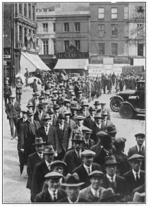 Measures Prints: The General Strike - strikers in Plymouth