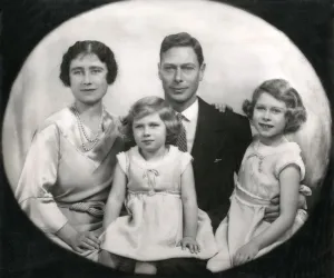 Images Dated 27th January 2011: George VI and Family