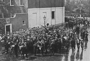 Declaration Prints: German Reservists at London Consulate