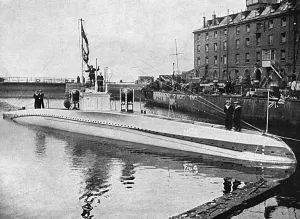 Capture Prints: German submarine on view in London, WW1