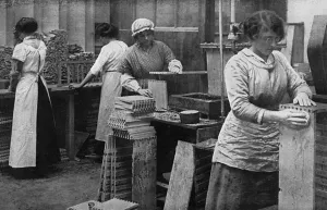 Roles Prints: Girls at work making ammunition boxes, WW1