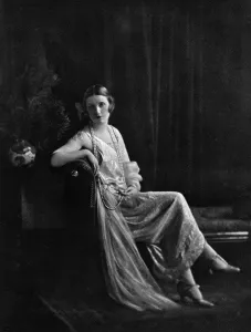 Beautiful Prints: Hildred, a mannequin for Lucile