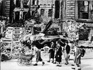 Live Prints: Homeless Berliners walking through Nollendorf Platz, 1945