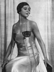 Cigarette Prints: Isabel Jeans - the subtle art of vamping