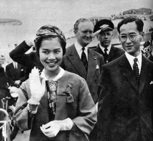 Leave Prints: King Bhumibol Adulyadej and Queen Sirikit departing