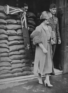 Bags Prints: King and Queen tour Dominion offices, 1939