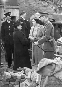 Blitz Prints: King and Queen tour West London raid damage