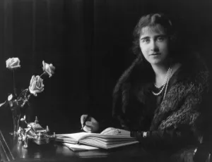 Desk Prints: Lady Elizabeth Bowes-Lyon, Duchess of York