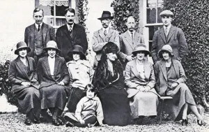 Bowes Prints: Lady Elizabeth Bowes-Lyon and family