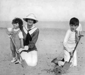 Classes Prints: Lady Evelyn Guinness with her children on the beach, WW1