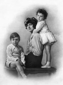 Sylvia Prints: Lady Poulett with her children