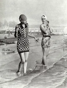 Fashion Prints: Lido fashions for sunning and swimming