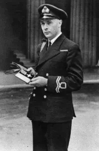 Medal Prints: Lieutenant Ernest Gidden receiving the George Cross, 1942