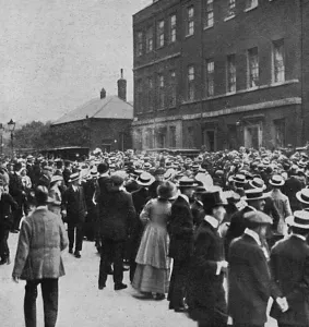 Downing Prints: London crowd in Downing Street