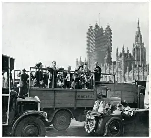 Westminster Prints: Londoners travelling to work amid wartime delays 1939
