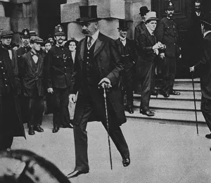 Steps Prints: Lord Kitchener leaving the War Office