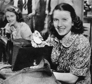 June Prints: Mabel Knibbs of Windsor with her new handbag, 1941