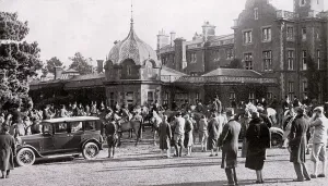 Park Prints: The Meet in front of Easthampstead Park, Berkshire