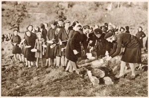 Wwii Prints: Members of the Guide International Service, rehearsing mass food preparation