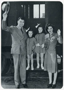 1940 Prints: Mrs and Mrs Romilly (Esmond and Jessica Mitford)