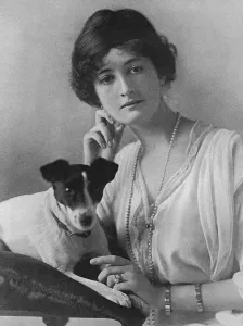 Volunteering Prints: Mrs Patrick de Bathe - wife of war correspondent