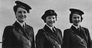 Jun17 Prints: New hats for the Wrens, 1942