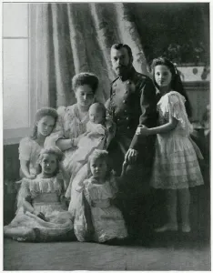 Group Prints: Nicholas II and his family 1905