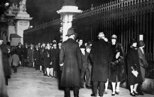 Waiting Prints: Night scene outside the gates of Buckingham Palace. Crowds w