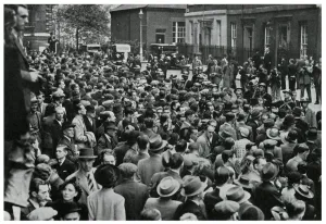 Crowd Prints: Outbreak of WWII - crowds outside Downing Street