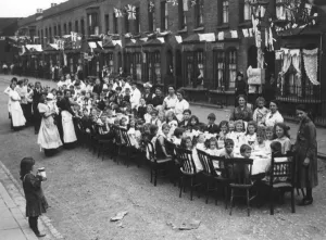 Images Dated 2nd August 2015: Peace Day tea party in the East End of London