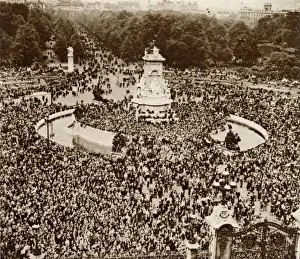 Waiting Prints: People celebrating VE Day congregating in front of Buckingham Palace where eventually