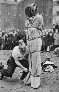 Chains Prints: Petticoat Lane escapologist