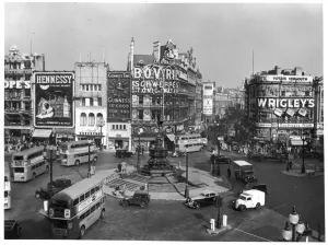 1952 Prints: Piccadilly Circus, London, 1952