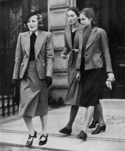 Polish Prints: Polish presidents daughters arrive as exiles in London, 1939