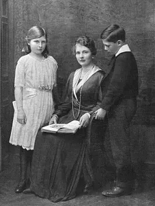 Teck Prints: Princess Alice, Countess of Athlone & her children