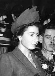 Charming Prints: Princess Elizabeth in a hat