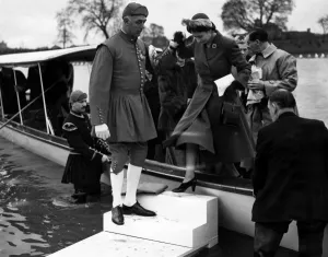 Steps Prints: Princess Elizabeth at the Head of the River race, Devon